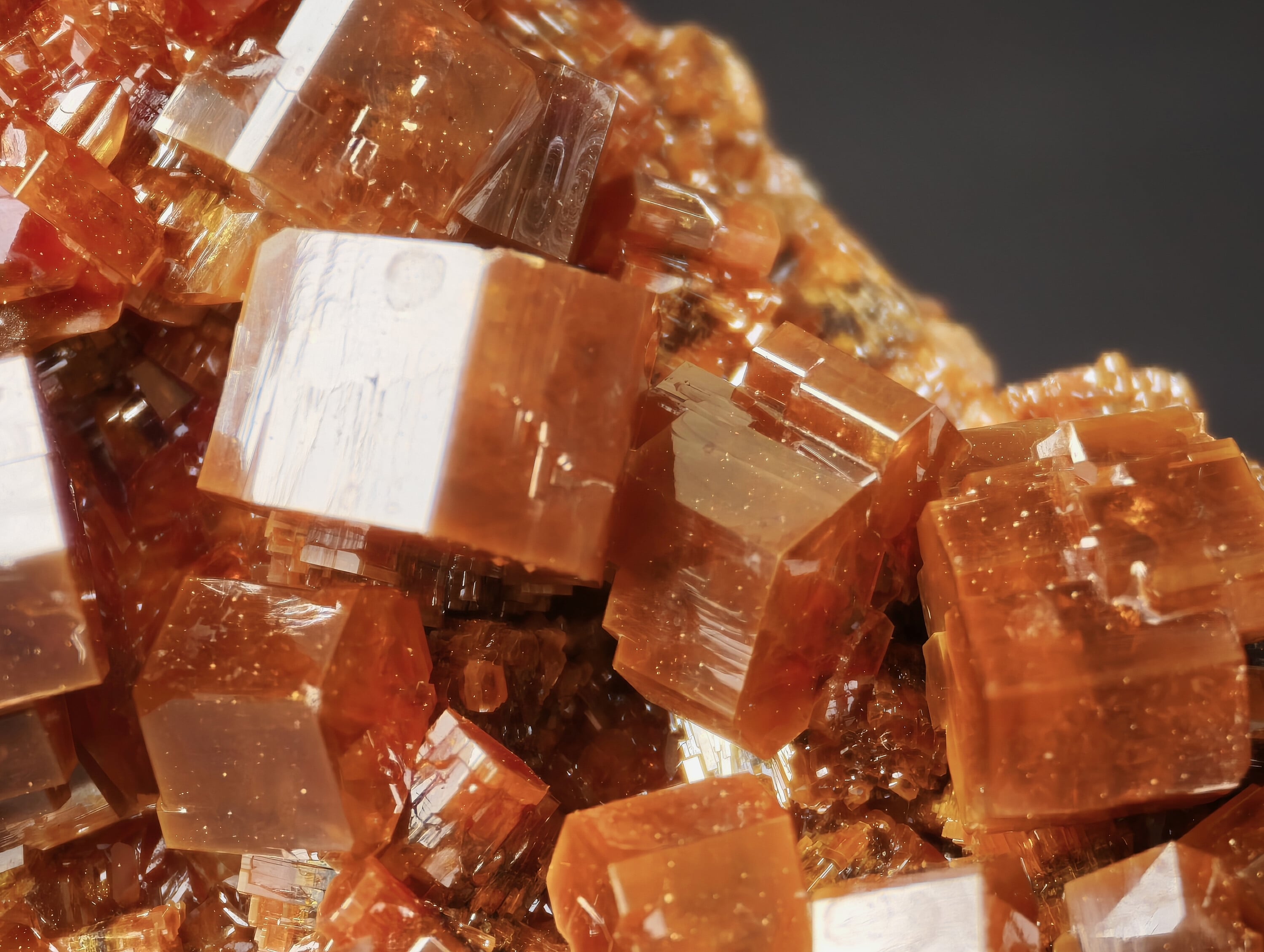Cristaux Lustrés de Vanadinite, Mibladen, Maroc, 2