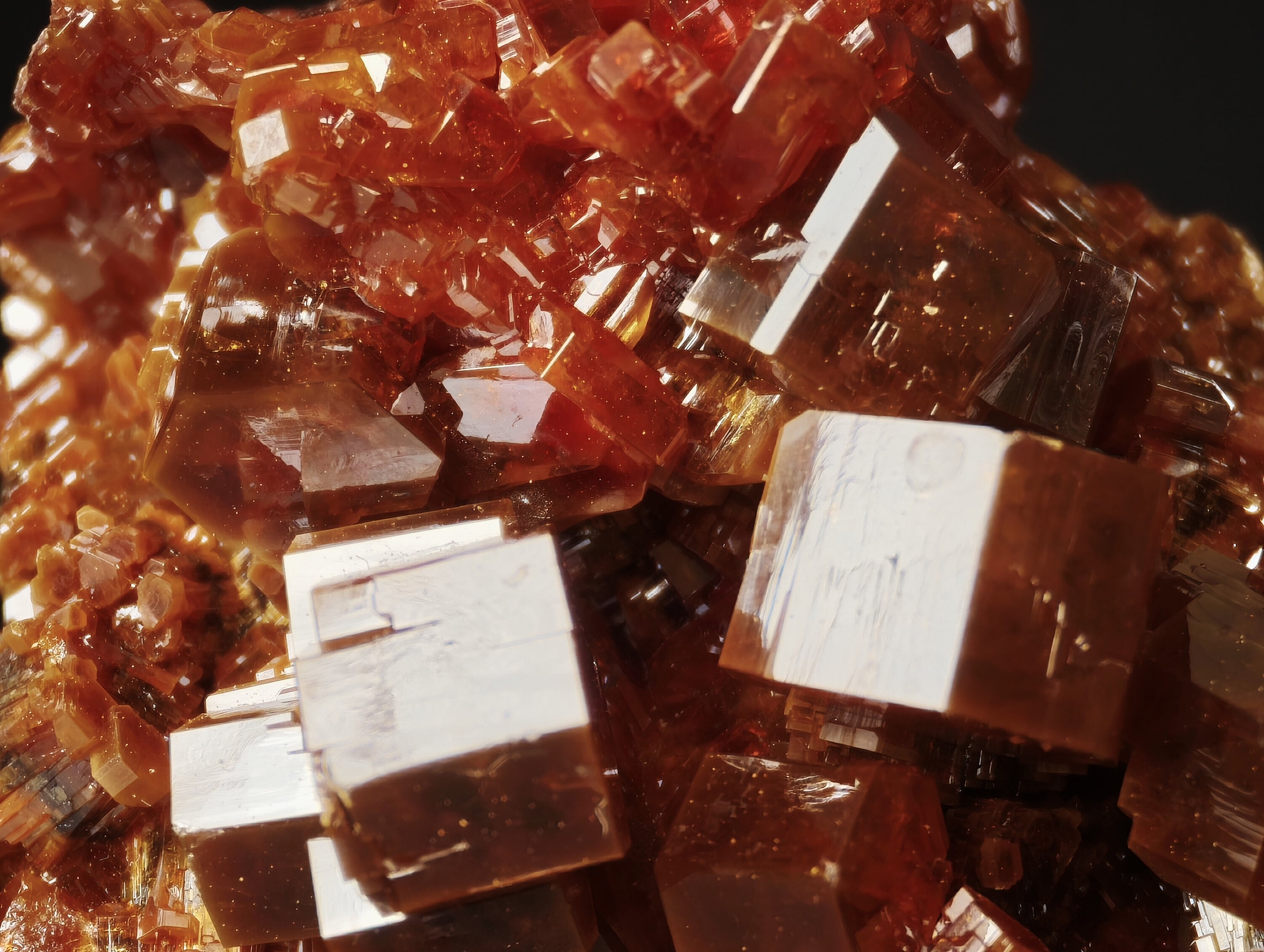 Cristaux Lustrés de Vanadinite, Mibladen, Maroc, 3